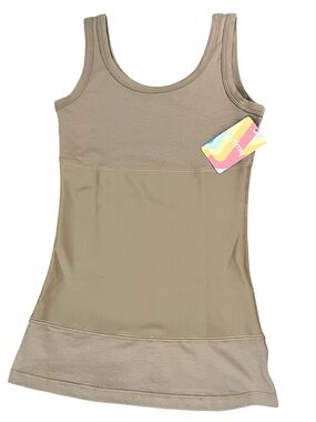 NWT Yummie 3 panel Boyfriend tank in almond size small